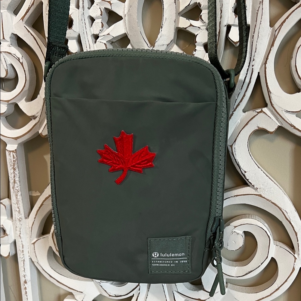 lululemon athletica Green crossbody Bag with maple Leaf